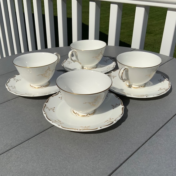 Vintage SET OF 4 Royal Doulton Monteigne Cup & Saucer Sets - EXCEPTIONAL! - Picture 1 of 7